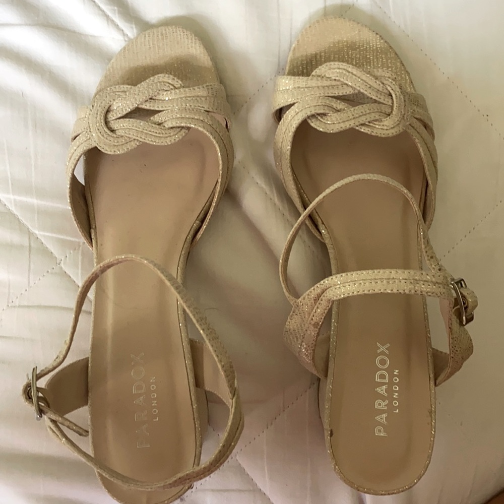 Cute Dressy Shoe: Cream with Gold